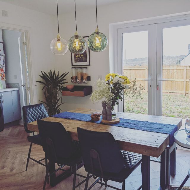 The most beautiful dining area ❤️
#cleaningaccount #diningtable #diningroomdecor #cleanersofinstagram #mumswhoclean #beautifulhomes #dustbunniescleaningservices #cleaningcompanyexeter
